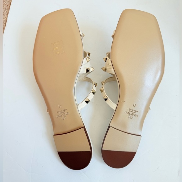 Valentino Garavani Mystic White Gold Strappy Rockstud Flat sandals EU 41 - Picture 3 of 10